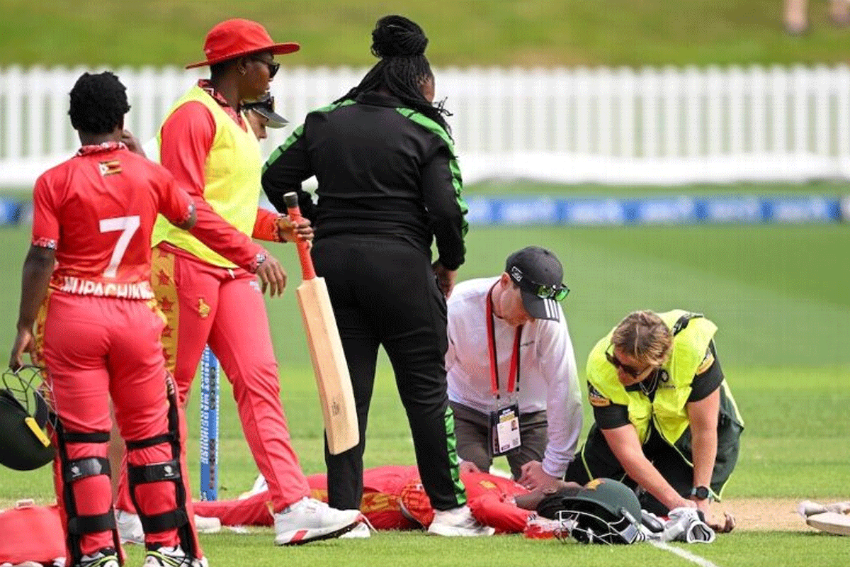 বাউন্সারের আঘাতে হাসপাতালে জিম্বাবুয়ে ব্যাটার