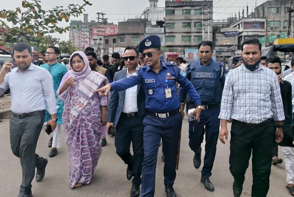 কেরানীগঞ্জে অবৈধ স্ট্যান্ড ও ফুটপাত দখল উচ্ছেদে যৌথ অভিযান