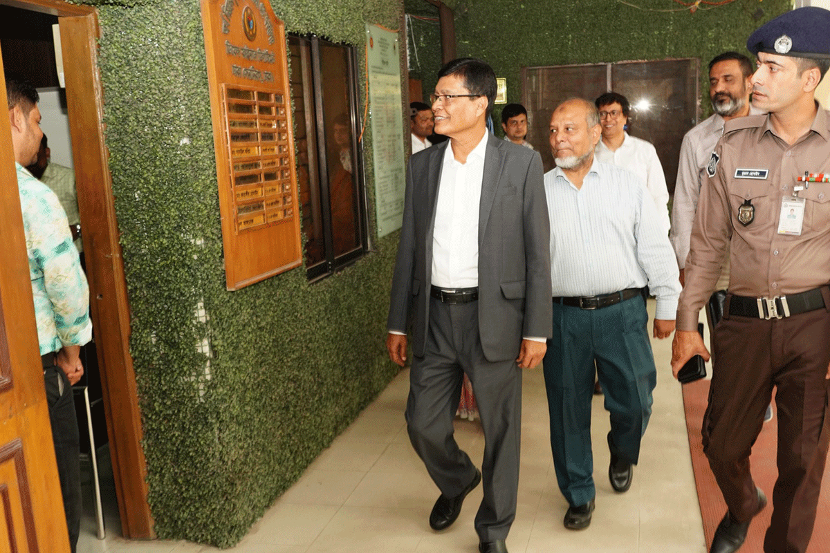 প্রতিরক্ষা হিসাব কার্যালয়সমূহ পরিদর্শন করলেন সিএজি
