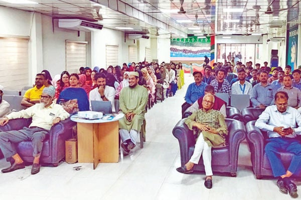 ঢাকা ইন্টারন্যাশনাল ইউনিভার্সিটিতে নবীনবরণ