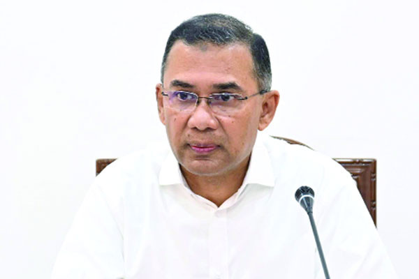 প্রধানমন্ত্রী বললেন ‘চলেন যুদ্ধে যাই’