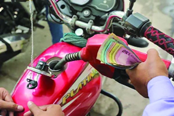 মজুত পর্যাপ্ত তবু হাহাকার