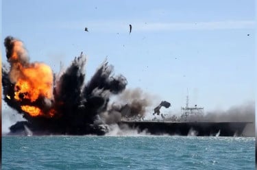 হরমুজে ট্রাম্পের জাহাজ চালানোর ঘোষণা, চ্যালেঞ্জ জানাল আইআরজিসি