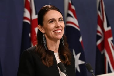 ভালো জীবনের খোঁজে দেশ ছেড়েছেন নিউজিল্যান্ডের সাবেক প্রধানমন্ত্রী জেসিন্ডা