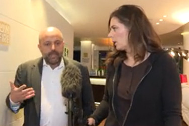 সাক্ষাৎকারের মাঝেই বেজে ওঠে সাইরেন, নিরাপদ আশ্রয়ে ছুটলেন সাবেক ইসরায়েলি কর্মকর্তা