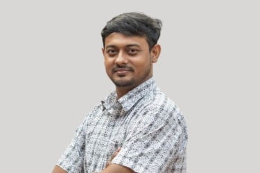 নাসীরুদ্দীন পাটওয়ারীকে আদালতে তলব