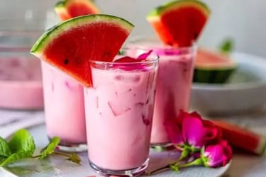 ইফতারে রাখতে পারেন তরমুজের স্মুদি