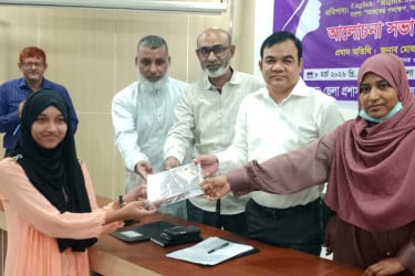 নীলফামারীতে নারী দিবস পালিত, পুরস্কার পেলো চার কিশোরী