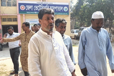 মাদারীপুরে হাসপাতাল ও প্রাণিসম্পদ দপ্তরে এমপির হঠাৎ উপস্থিতি