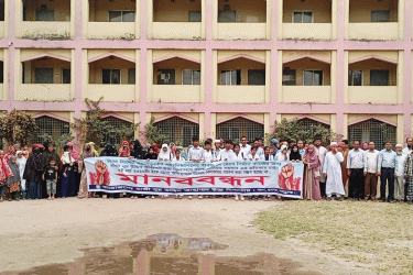 রূপগঞ্জে মহাসড়ক নির্মাণে বন্ধ পয়োনিষ্কাশন, স্কুলে ময়লা পানি ঢুকে দুর্ভোগ