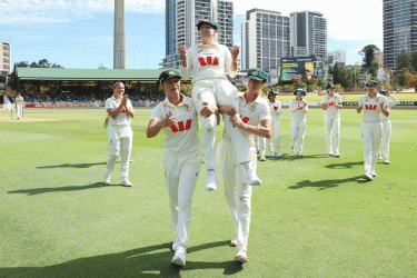ভারতকে হারিয়ে হিলির বিদায়কে রাঙিয়ে দিলো অস্ট্রেলিয়া
