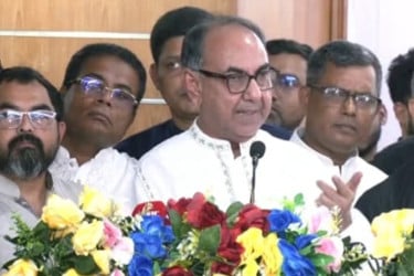 যারা সরকার পতনের স্বপ্ন দেখছেন তারা সাবধান হয়ে যান : মির্জা আব্বাস