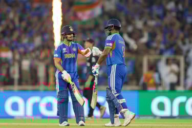 ফাইনালে নিউজিল্যান্ডকে ২৫৬ রানের লক্ষ্য দিল ভারত