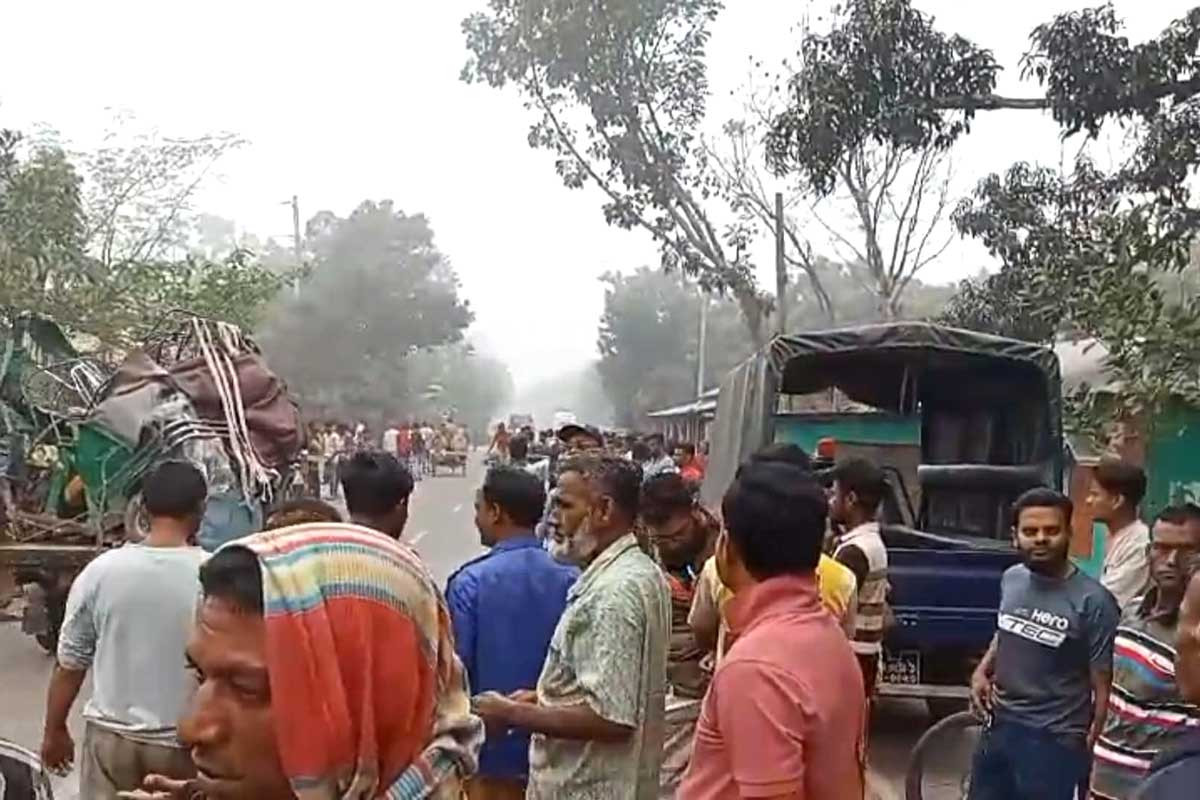 রাজশাহীতে সড়ক দুর্ঘটনায় তিনজন নিহত