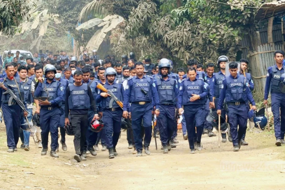 জঙ্গল সলিমপুরে অভিযান ঠেকাতে রাস্তায় ট্রাক, ভাঙা হলো কালভার্ট