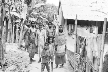 আট বছরেও বিদ্যুৎ পায়নি আশ্রয়ণের ৩০ পরিবার