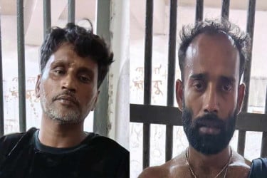 মোহাম্মদপুরে দুদক মহাপরিচালকের ছিনতাই হওয়া আইফোনসহ ২ ছিনতাইকারী গ্রেফতার