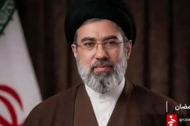 বাবার চেয়েও কঠোর মোজতবাকে বেছে নেওয়ার পেছনে যে কারণ : ইসরায়েল-আমেরিকার গলায় কাঁটা