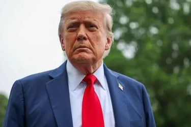 প্রতিদিন ১০০ কোটি ডলার খরচ : যুদ্ধ নিয়ে মহাবিপদে ট্রাম্প খুঁজছে বাঁচার উপায়