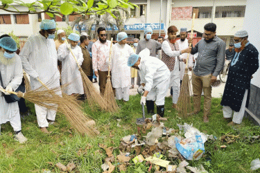 কুষ্টিয়ায় হাসপাতাল পরিষ্কার অভিযানে এমপি আফজাল