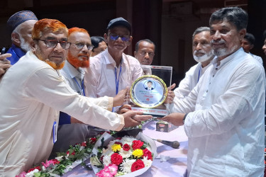 মাদারীপুরে নবনির্বাচিত এমপি জাহান্দার আলী মিয়াকে মুক্তিযোদ্ধাদের সংবর্ধনা