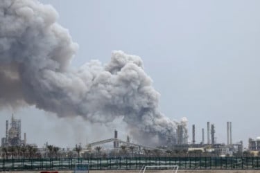 ইরানি মিসাইলে আরবদের ঘুম হারাম, অনিশ্চিত পথে বিশ্ব