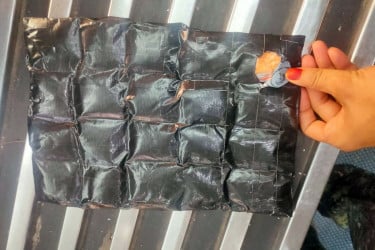 শাহজালাল বিমানবন্দরে ইয়াবাসহ যাত্রী আটক