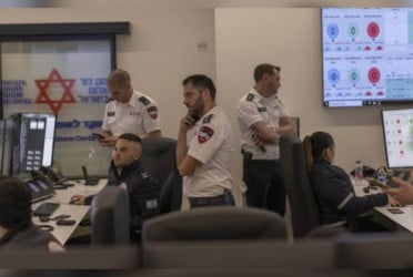 নজিরবিহীন বিপর্যয়ে ইসরায়েলের উদ্ধারকারীরা