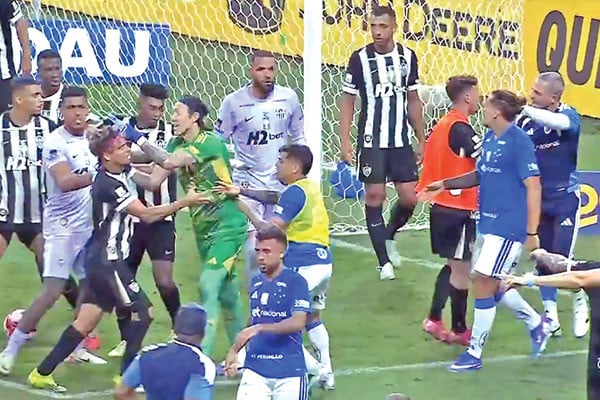 ২৩ লাল কার্ড