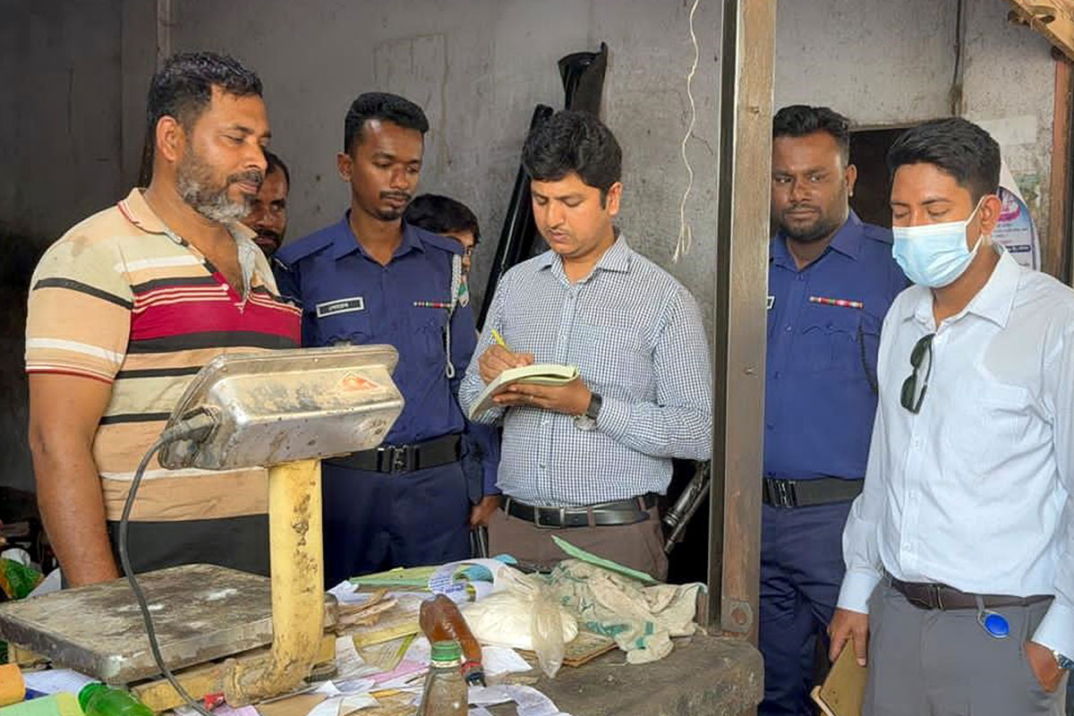 মাগুরায় দুটি প্রতিষ্ঠানকে জরিমানা