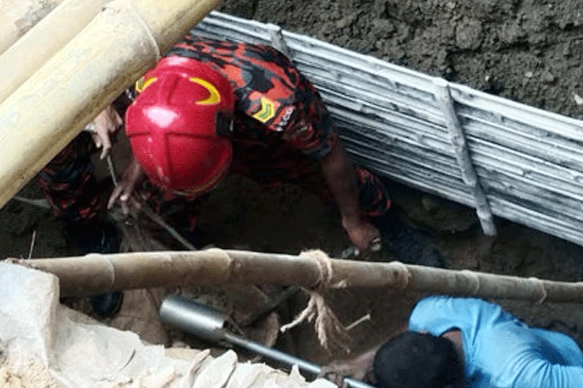 কাহারোলে মাটির নিচে চাপা পড়লেন শ্রমিক, পরে জীবিত উদ্ধার