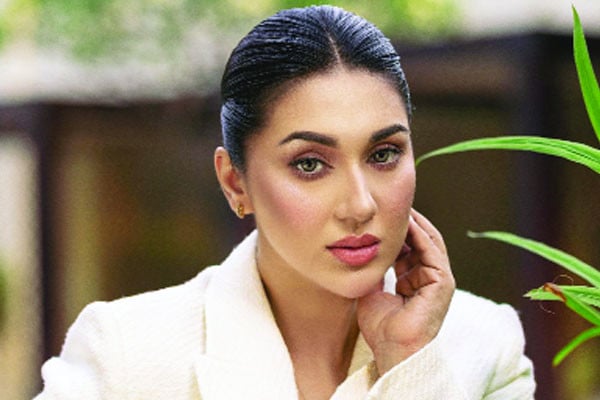 প্রেক্ষাগৃহে আসছেন না অপু