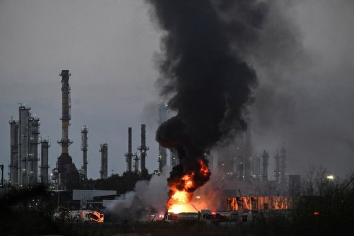ইসরায়েলের তেল ও গ্যাস স্থাপনায় ইরানের হামলা