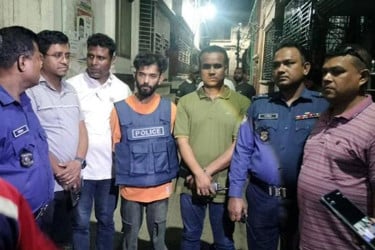 নারায়ণগঞ্জে ছিনতাই হওয়া পুলিশের পিস্তল উদ্ধার, গ্রেপ্তার ৩