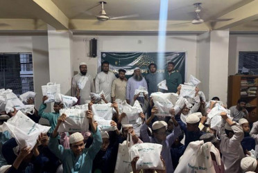 এনএসইউ সোশ্যাল সার্ভিস ক্লাবের উদ্যোগে ঈদ উপহার বিতরণ