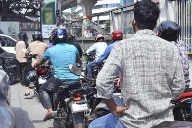 মোটরসাইকেল রাইড শেয়ারকারীরা দৈনিক পাবেন ৫ লিটার তেল