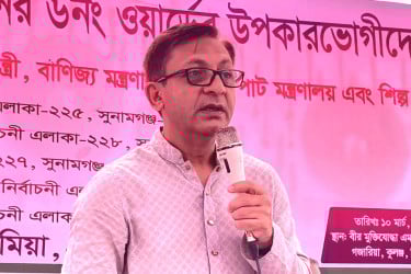 পণ্যের দাম বাড়বে না, বিনিয়োগবান্ধব পরিবেশ গড়ে তোলা হচ্ছে : বাণিজ্যমন্ত্রী