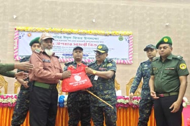 খাগড়াছড়িতে আনসার-ভিডিপির ভাতা ভোগীদের মাঝে ঈদ উপহার বিতরণ
