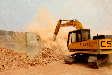 রায়গঞ্জে ছয় ইটভাটায় ১৯ লাখ টাকা জরিমানা, গুঁড়িয়ে দেওয়া হলো দুটি