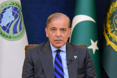 মন্ত্রীদের ২ মাসের বেতন দেবে না পাকিস্তান, সরকারি অফিস খোলা ৪ দিন