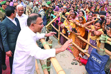 ফ্যামিলি কার্ডের যুগে দেশ