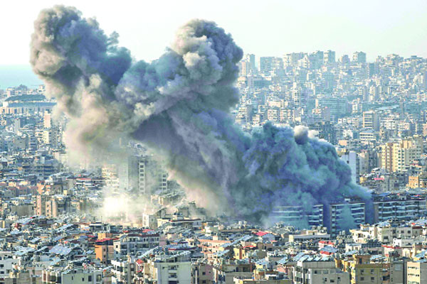 আবাসিক এলাকায় ইসরায়েলের বিমান হামলা