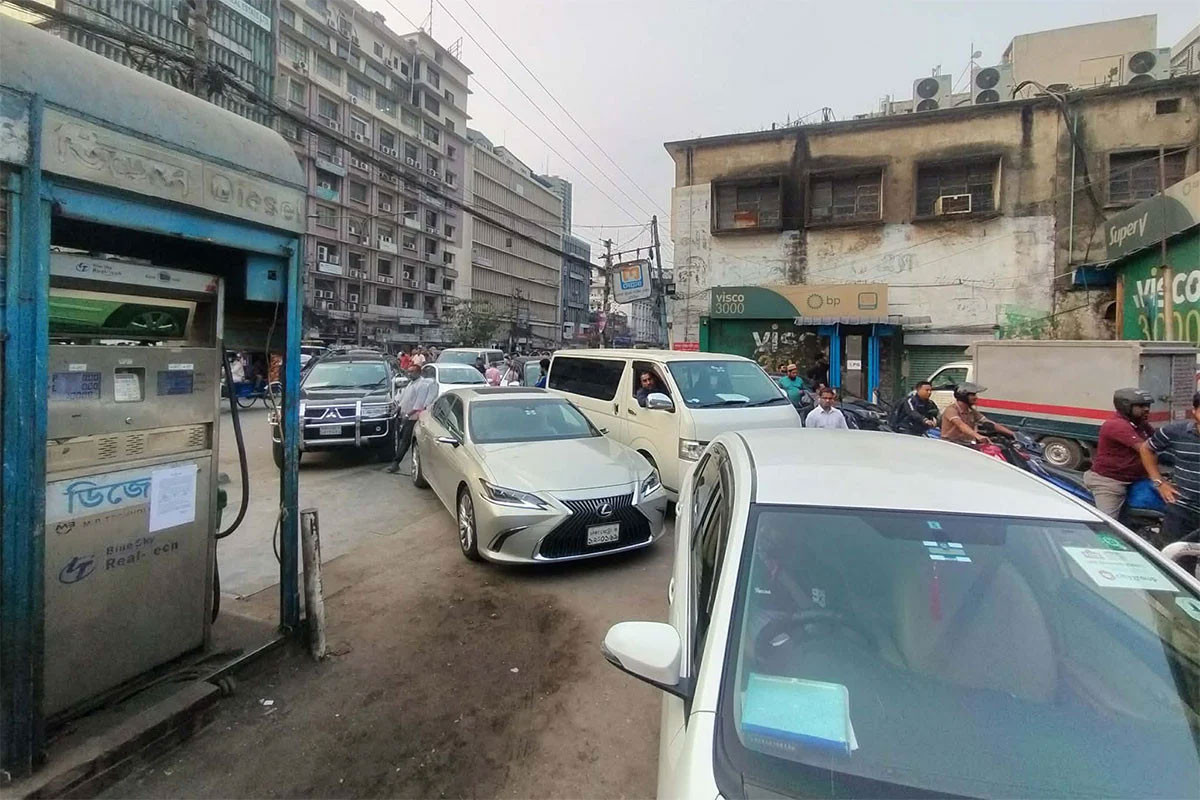 পেট্রোল পাম্পে জ্বালানি তেলের সরবরাহ বাড়াল বিপিসি