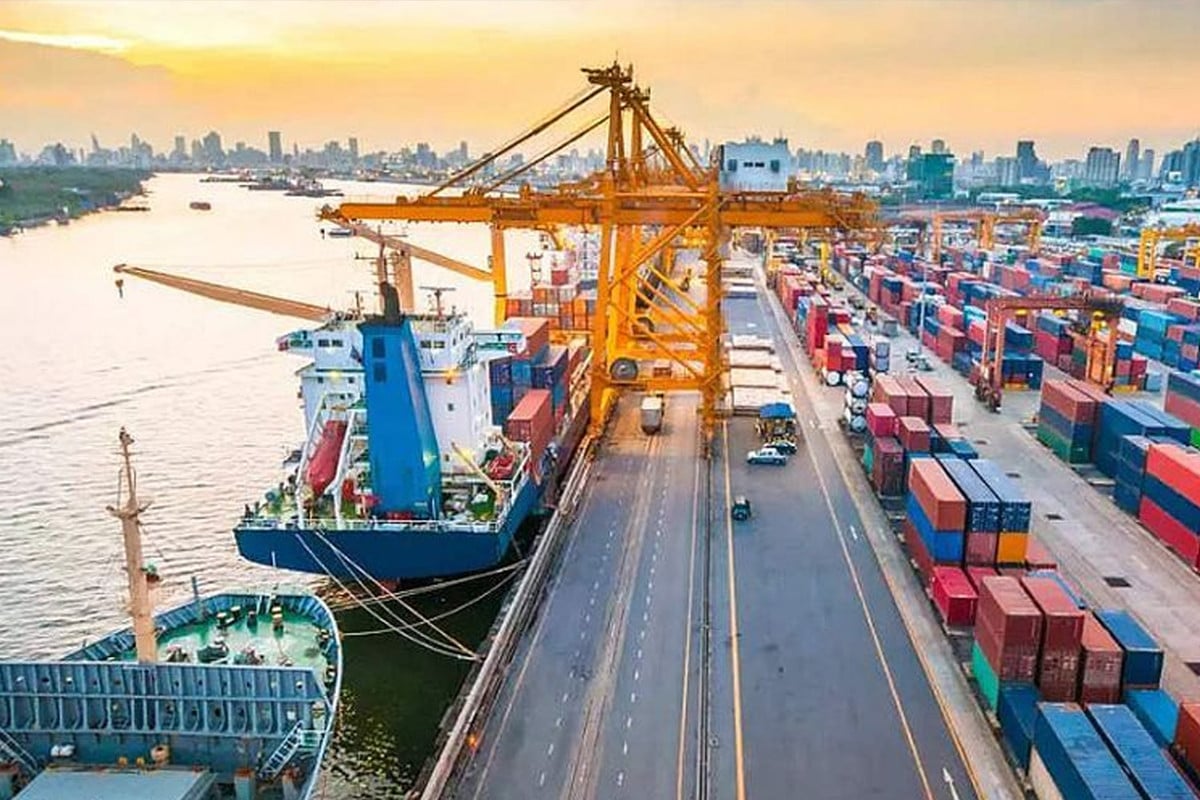 ৬ জাহাজ থেকে খালাস হচ্ছে জ্বালানি, বন্দরের পথে আরও ৪ জাহাজ