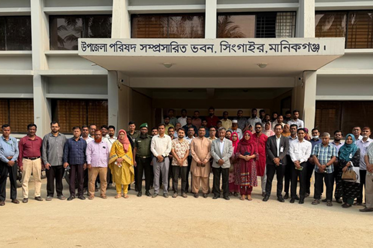 সরকারি অফিসে আকস্মিক পরিদর্শনে জনপ্রশাসন প্রতিমন্ত্রী