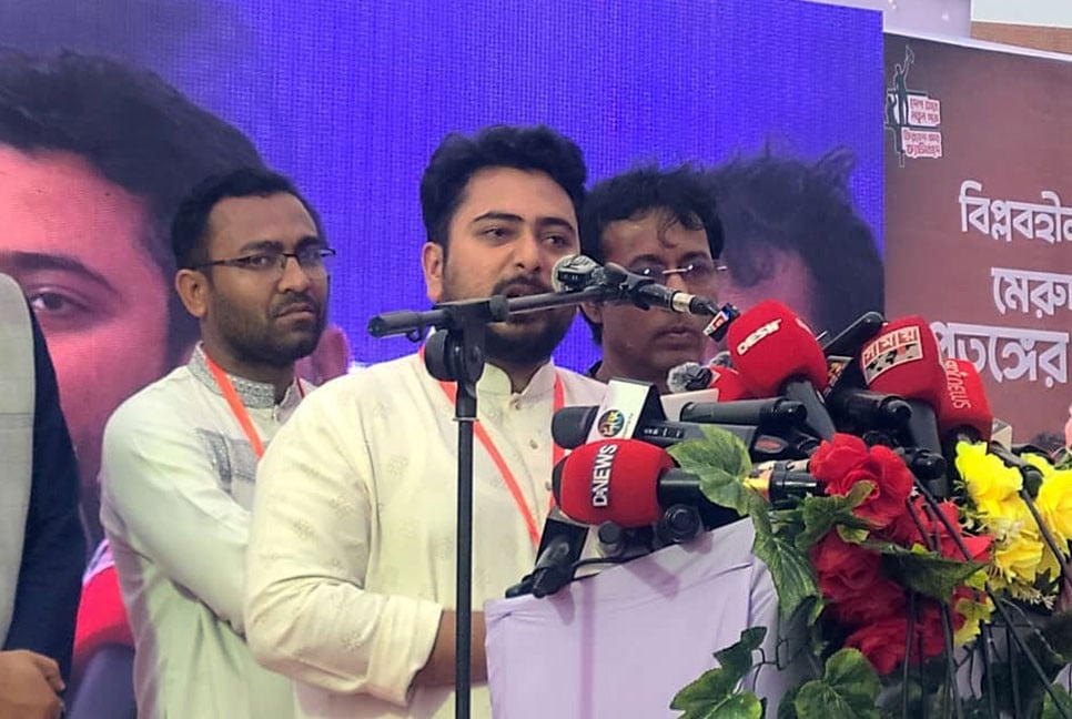 নতুন রাষ্ট্রপতি নির্বাচনের আয়োজন করতে হবে: নাহিদ ইসলাম