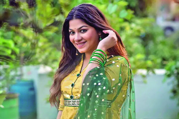 চ্যালেঞ্জিং চরিত্রে পারসা ইভানা