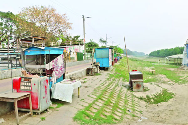দখল বর্জ্য ও অব্যবস্থাপনায় বিলীন সৌন্দর্য