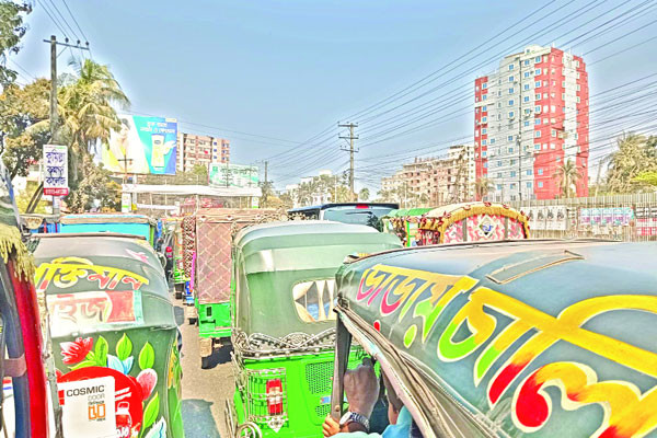 লাকসাম রোডে ভয়াবহ যানজট