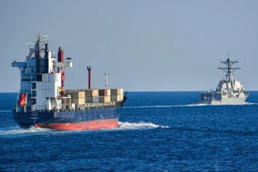 হরমুজ প্রণালিতে নিরাপত্তায় অপরাগতা প্রকাশ মার্কিন নৌবাহিনীর